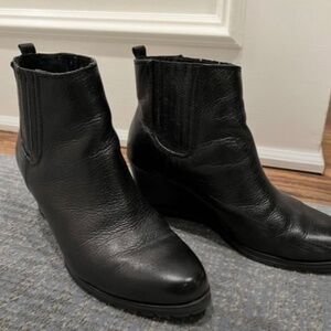 Ellen Tracy black leather wedge boots